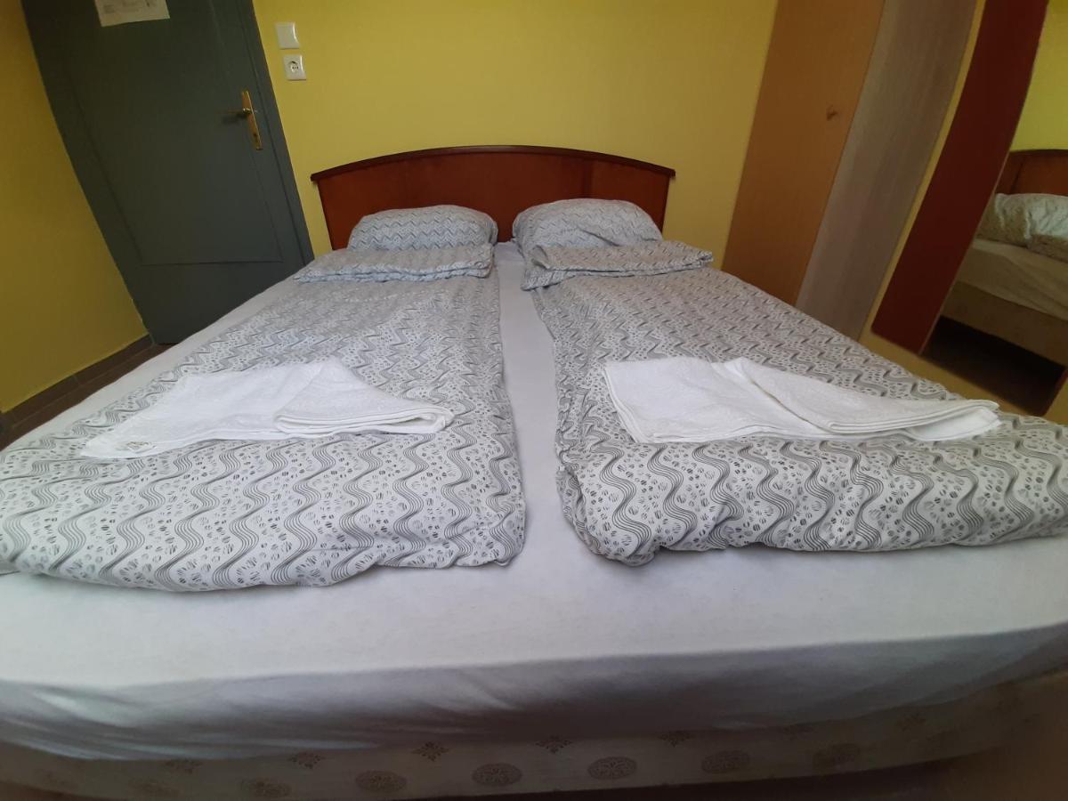 Retro Hotel Merid Zamárdi Eksteriør bilde