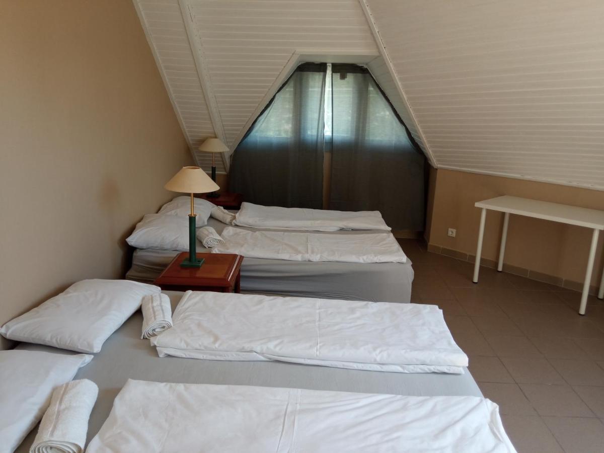 Retro Hotel Merid Zamárdi Eksteriør bilde