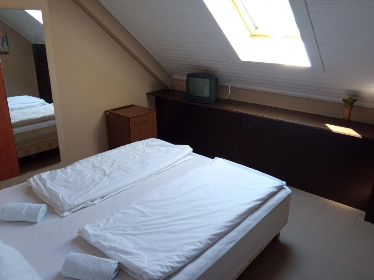 Retro Hotel Merid Zamárdi Eksteriør bilde